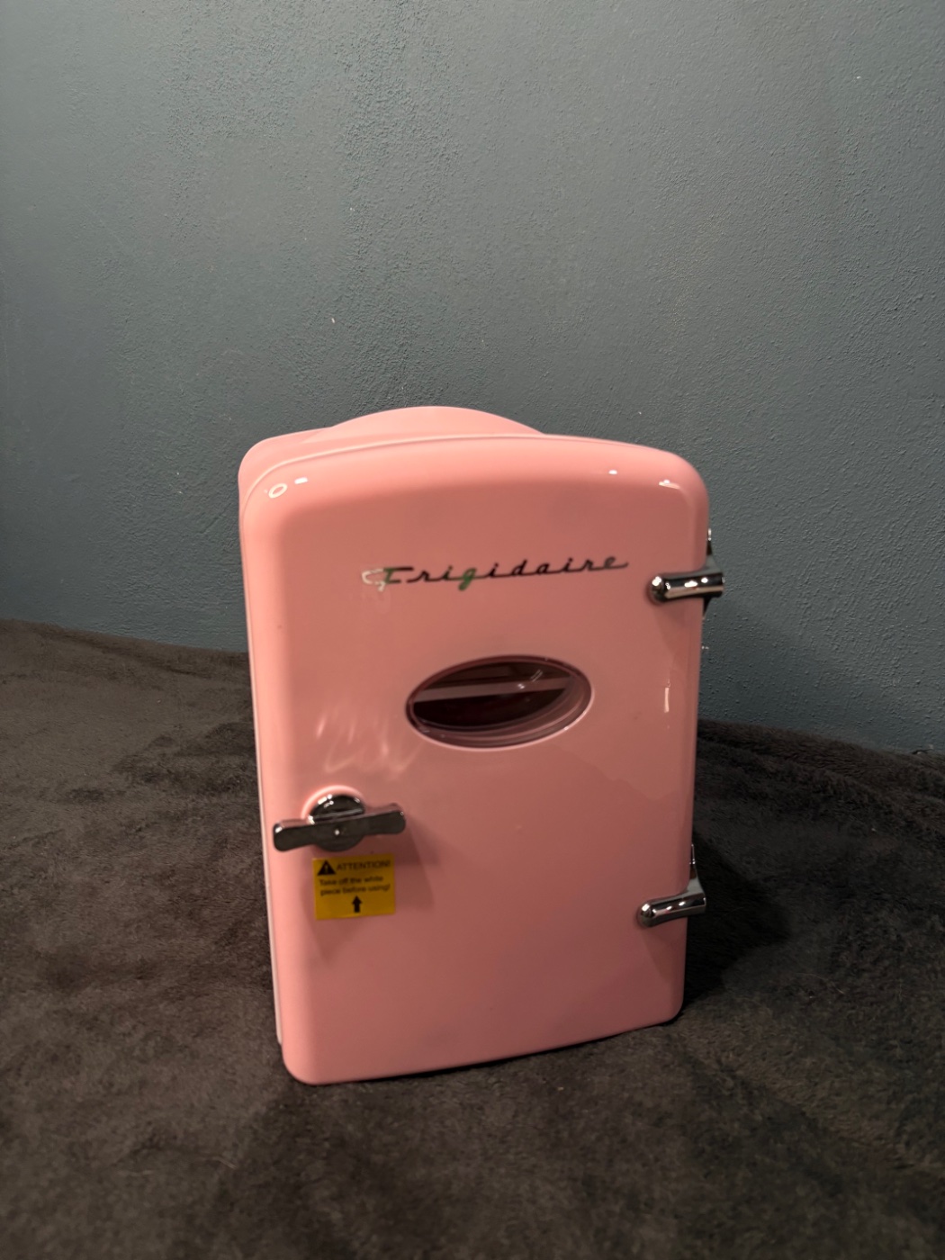 Mini refri rosa Frigidaire 💕 (Ver detalle)